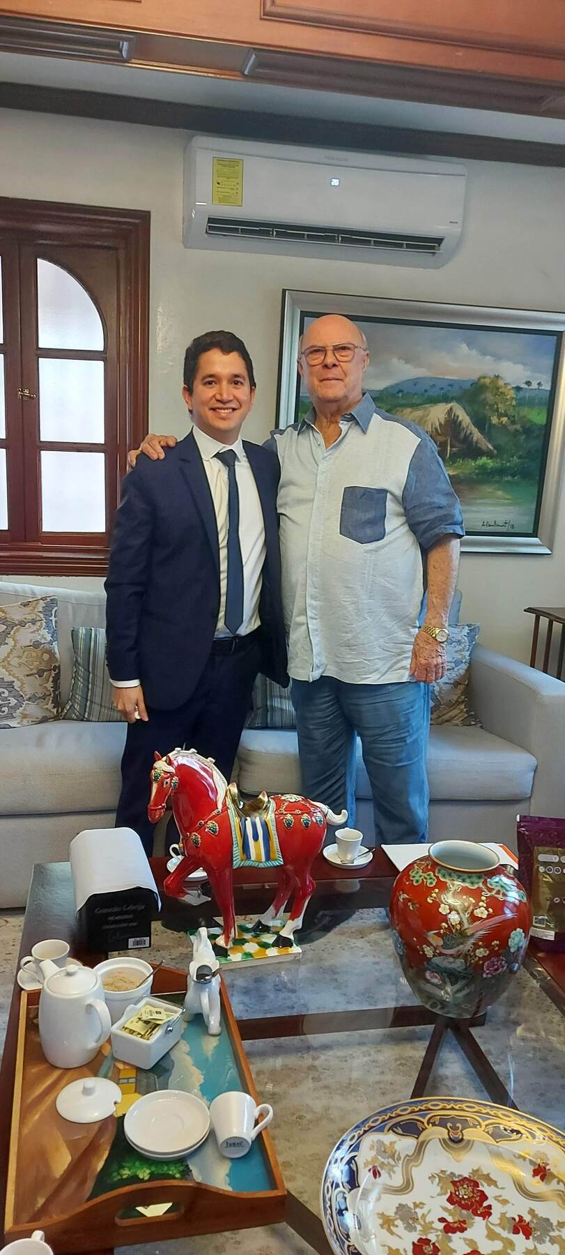 El director del OLDS junto al expresidente Hipólito Mejía, 31 de enero de 2022